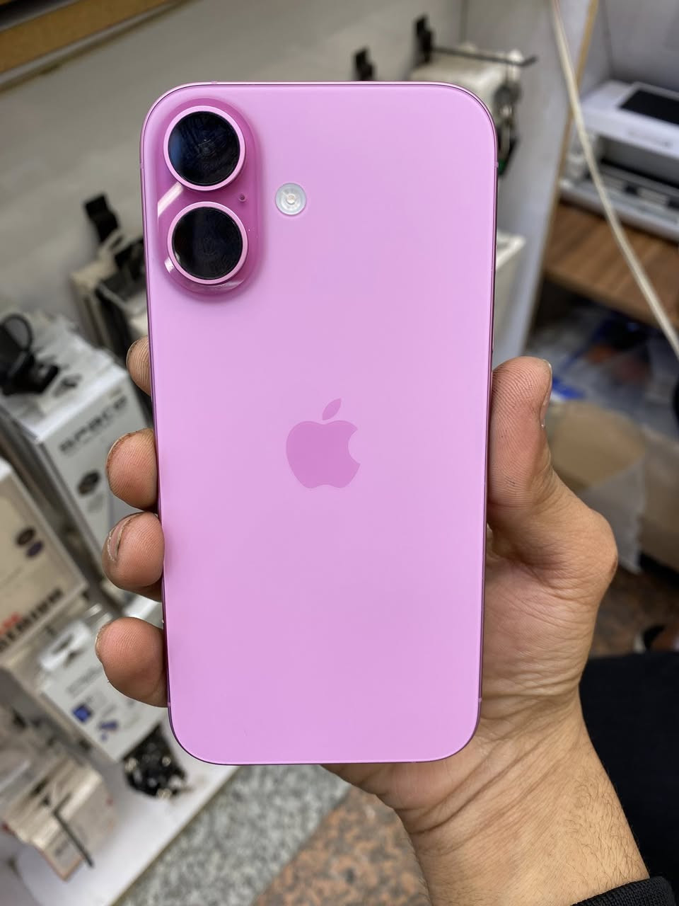 16  ذاكره 128عادي لون مميز وردي ماستر نضافه100/100 بطاريه 92 سعره 950 مكاني بغداد زيونه شارع الربيعي *********** موجود وتساب تصال .
