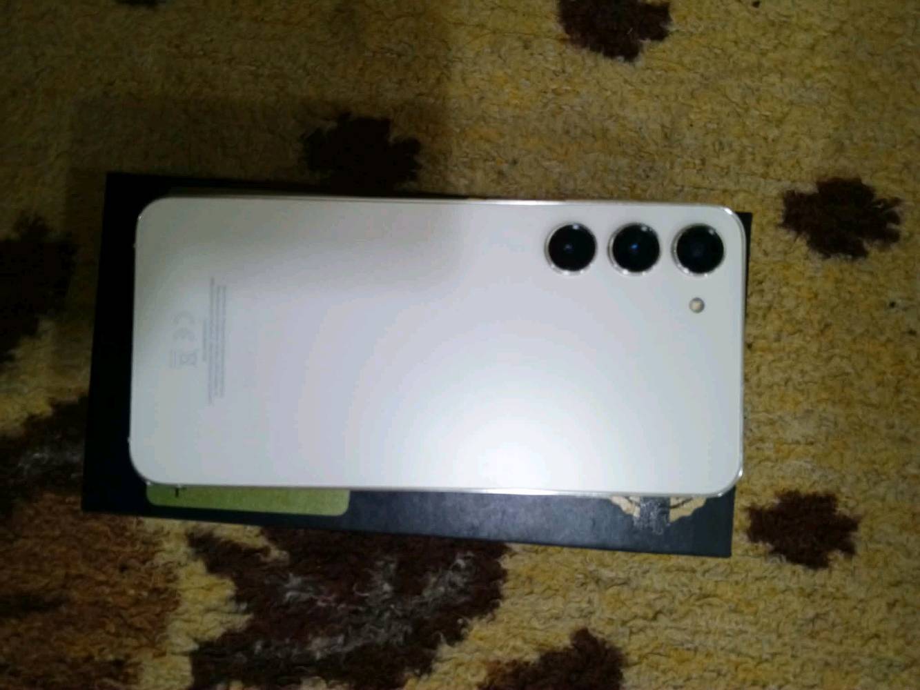 السلام عليكم 
S23بلاص 
جهاز كلش نضيف 
ذاكره 256 +8عشوائي
شرق اوسط 
دبل شريحةكامل ملحقات

للبيع او مراوس با 23الترا او 22الترا رقمي ***********