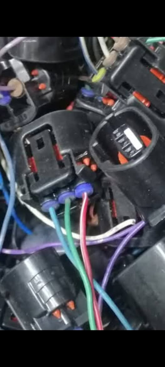 ادوات جديده ومستخدمه. 
غسان الكهربائي 
ديوانيه مركز المدينه 
للاستفسار. 
***********
