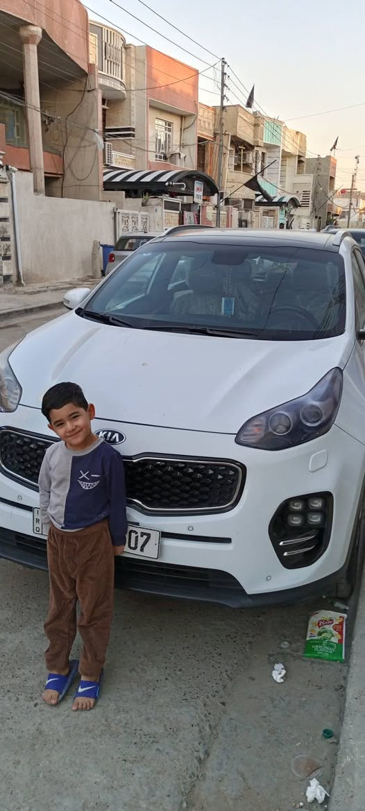 السلام عليكم
سبورتج موديل 17✅🔥
مواصفات فول عدا البصمه 
وارد خليجي 
مواصفات  بنيرامه طكتيت 
ابواب ترحيب  
كشنات جلد وكهرباء 
محرك 2000 دوش شرط ممفتوح 
5 راكب 
تبريد ثلاجه 🥶 
كاميرا خلفيه خلفيه 
مري شفط كهرباء 
وبعد بيه هواي مواصفات 

السياره كفاله عامه ماعد مكانين بارد فقط 
محرك وكير كفاله 
رقم بغداد الإنكليزي 
سنويه جديد  شرط التحويل 

-------------------------------- 
العنوان بغداد الشعب 
السعر 185 وبيه مجال 
*********** 
***********
