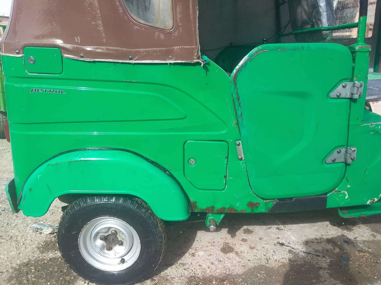 السلام عليكم تكتك أوراق للبيع موديل 2021 كربلاء حي العسكري السعر 6 وبيه مجال شويه ***********(غير متواجد ع نت
