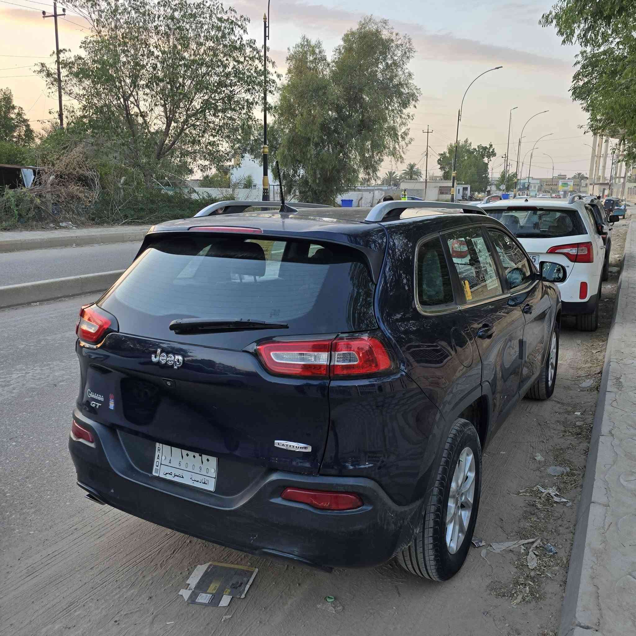 جيب شيروكي بزون موديل ١٦ لمتدد شاشه سايدبريك بصمه شاشه كبيره كامره تخم تاير باتري جديد تبريد جاهز مراوس او بيع  مكاني ديوانية ***********
