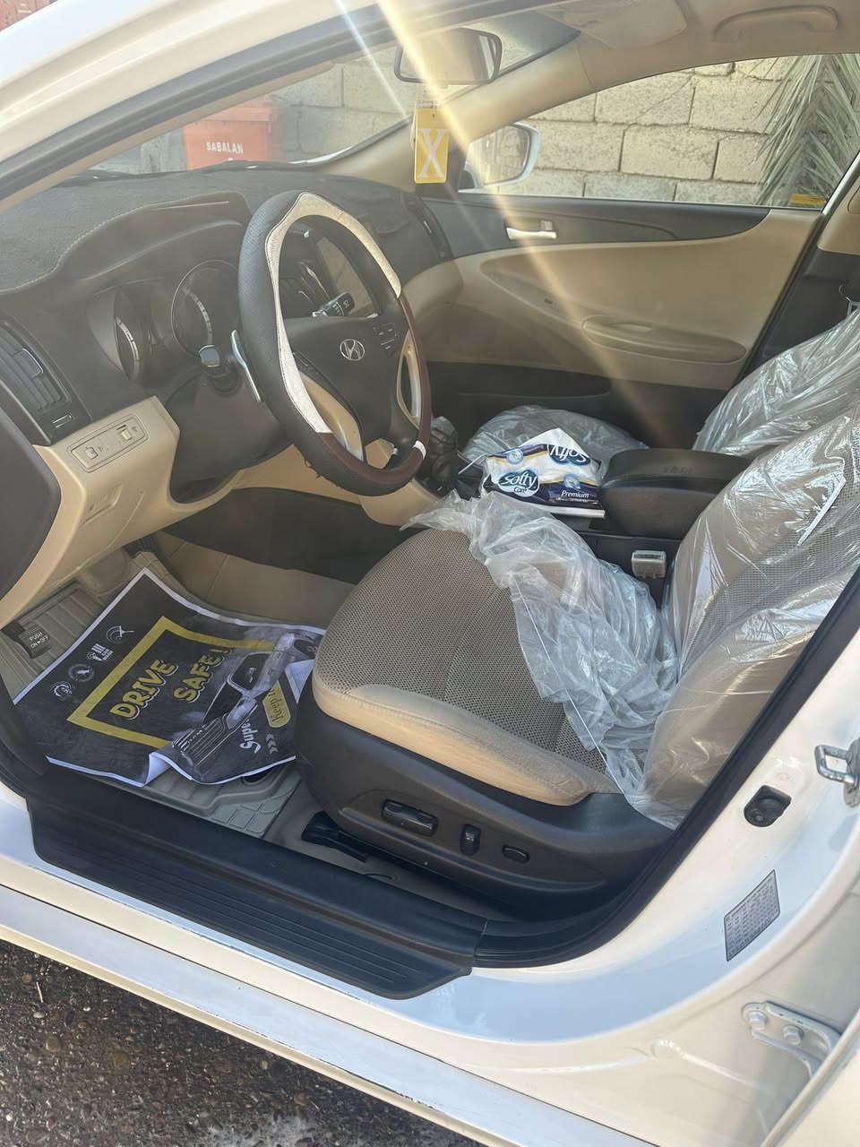 سوناتا موديل 2013 شكل 15 

خليجي رقم بغداد انكليزي الجديد باسمي شخصيا 

شركه العامه 
موصفات 
مري شفط
تحكم ستيرن 
حساسات خلفيه 
كامره دواره 
شفتات كير بالستيرن 
كشن كهرباء
شاشه اندرويد اصليه اني شادها 
داخل بيجي 
لايت زنون 
بيها رش قطعتين اثر شخط دراجه شحن بدون دواخل بدون فتح وسونارها وي الصور 

سعرها 130$ 
مكانها الرمادي حبانيه 

رقمي ***********
متوفر اتصال فقط ما اجاوب ع رسائل او تعليق
