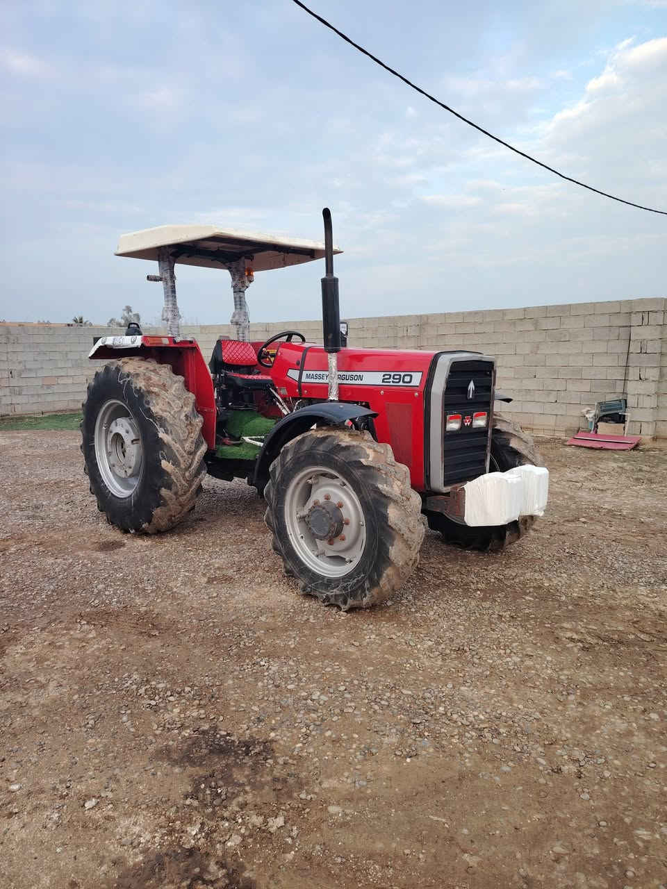 سلام عليكم
للبيع 
تركتر هندي موديل 2014 كتاب شركه نينوى 
سعر 18٠500 بي مجال 
***********
