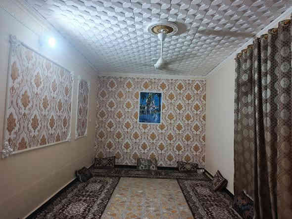 للبيع 
بيت المساحة 300م 
الموقع حي الحسين الأول 
قرب الشقق السكنية 
بناء طابوگ عكاده نضيف جدا 
غرفتين وصاله ومطبخ وبراني ومجمع صحيات 
السعر 100 مليون وبي مجال 
خدمات كامله تبليط ماء كهرباء 

للاستفسار مراجعة مكتب الضامن للعقار الشارع التجاري مقابل منفذ المعرفه أو الاتصال 📞 
***********
***********
