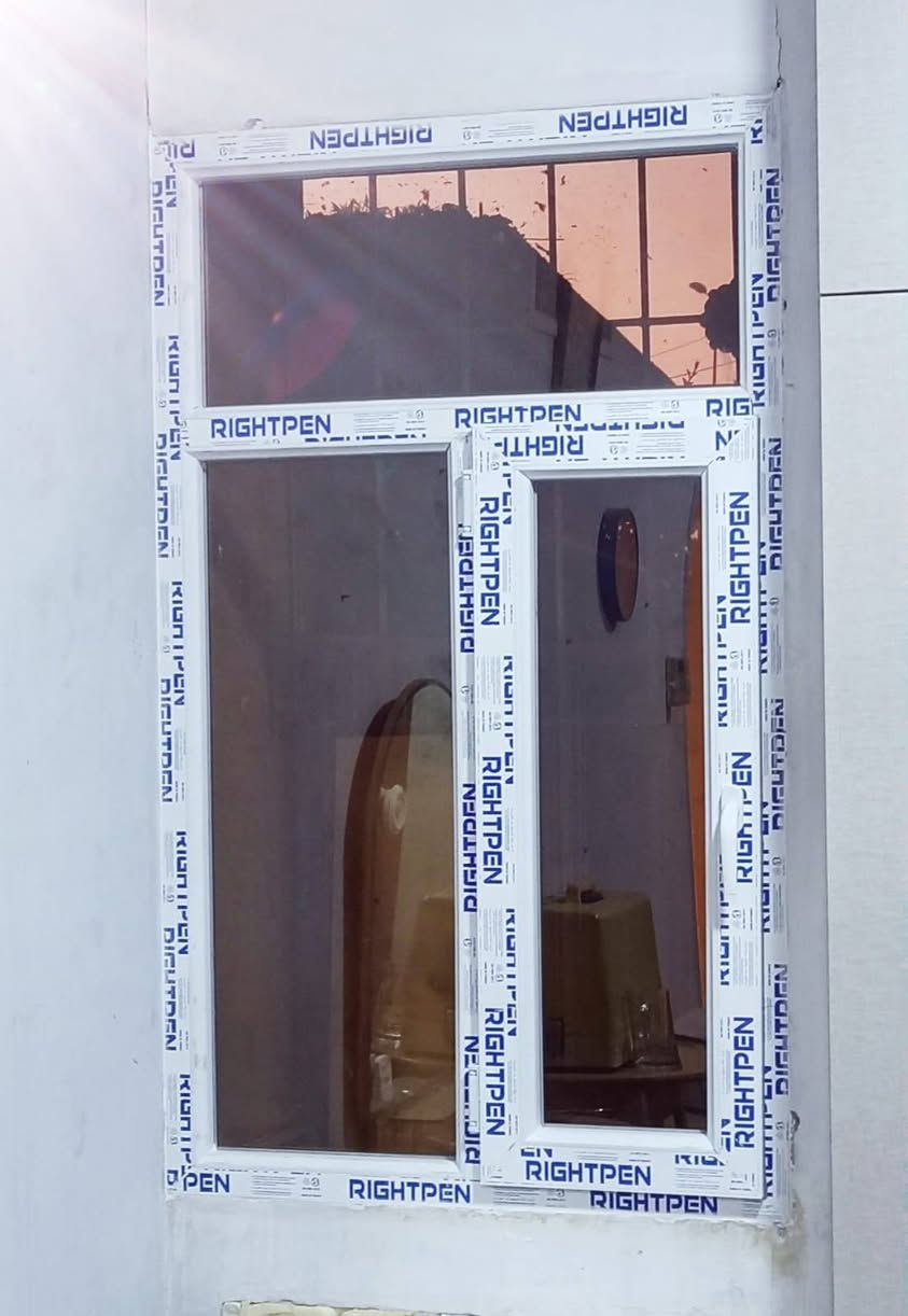 7/7. تثبيت شباك غرفة عدد3 بعد فتح الشباك القديم ساحة 701. مقطع PVC ابيض تركي مسلح زجاج 4 ملم برونزي عاكس. واتساب ***********

