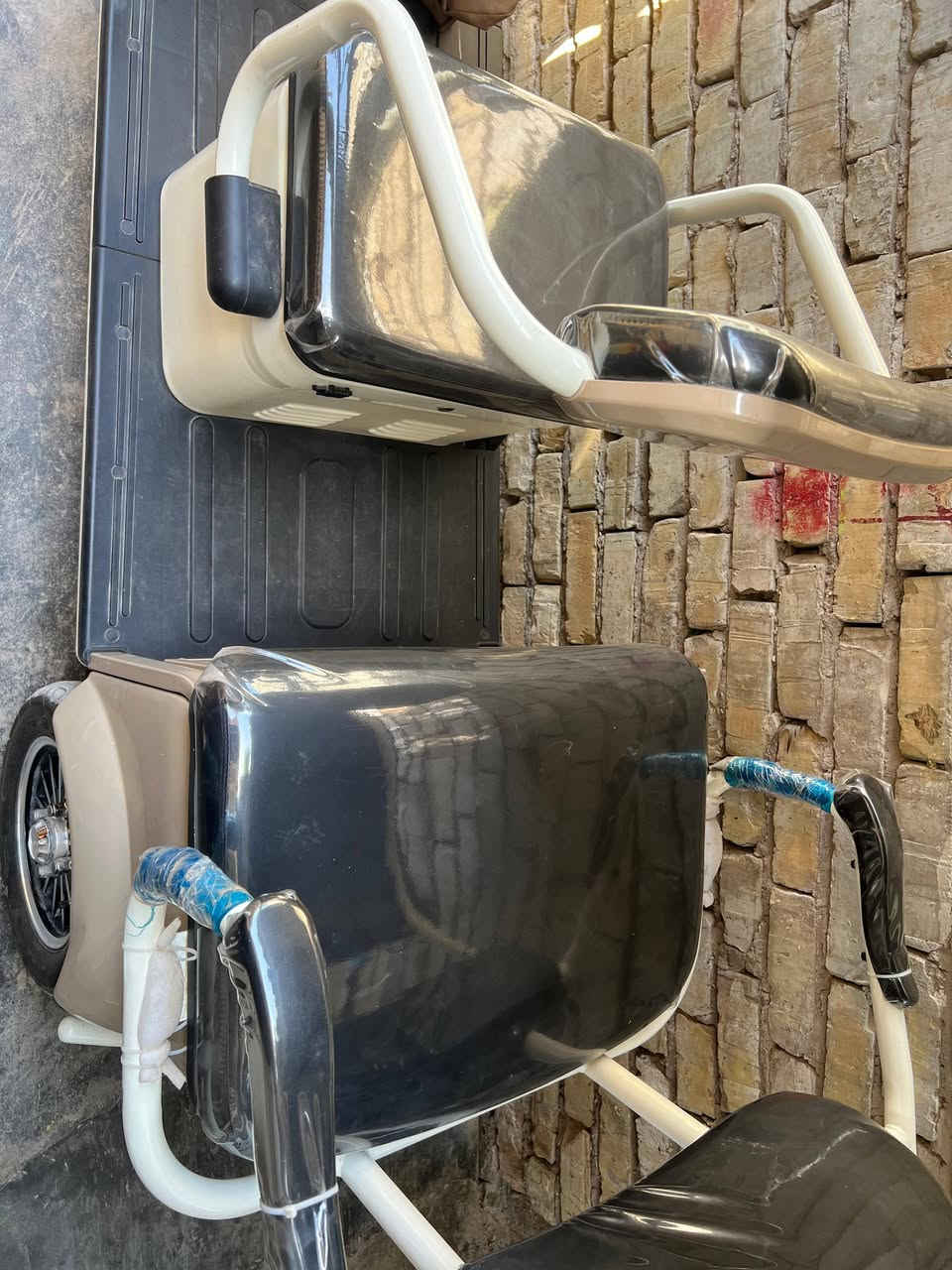 طتكتك شحن جديده صاله شهرين من خذته نضام 3سرع و6بطاريات وبيها صندوك جوه الكشنات  واي ستفسار اتصل*********** السعر 1وربع وبيها مجال بسيط
