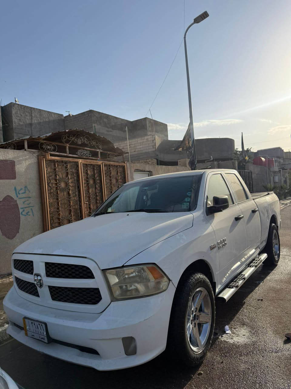 السلام عليكم للبيع دوج رام مديل 2017 رقم بصره بسمي
حادثهه غرق 50%
بارد بلبدي خفيف فقط والباقي كفاله
كفاله كير ومكينه وحداده تبريد تخم تاير برغي ماناقصهه 
مكينة 8 سلندر  5.700 مكان السياره البصره زبير مكلف بنشر 
للاستفسار :*********** البصرة, العراق

