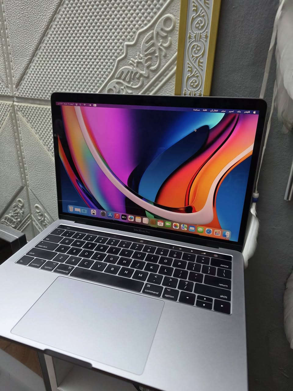 ماك بوك برو 2017 نسخة تاج بار
معالج i5 جيل الثامن 
رام 8g 
الهارد 512ssd 
مشحون 45 مرة فقط بطارية 100 💯 
جهاز مناسب للمونتاج والهندسة والتصاميم يفيد طلاب 
السعر ٤٥٠ الف نهائي مع شاحن mag اصلي مالتة وجنطة أصلية سعرها ٥٠ دولار 
مكاني بغداد البياع 
رقمي ***********
