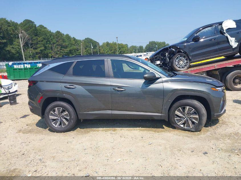 هيونداي توسان 2024 هايبرد – فئة Blue (HTRAC)
•محرك 1.6 لتر تيربو هايبرد
 • قير أوتوماتيك 6 سرعات
 • نظام دفع رباعي HTRAC AWD
 •فئة Blue
•SUV عائلية
 •أمريكي
 •بصمة
السيارة تشتغل وتمشي 
بچم كبس بدون ضرر

السعر ١٤٥ $
 بيها مجال قليل
سبب البيع محتاج فلوس

موجودة بالساحة باليوسفية

تدفع شحن وتخليص $٣٦ وتستلمها
يبقى تصليح فقط 

الرقم مجاني

للاستفسار ***********
