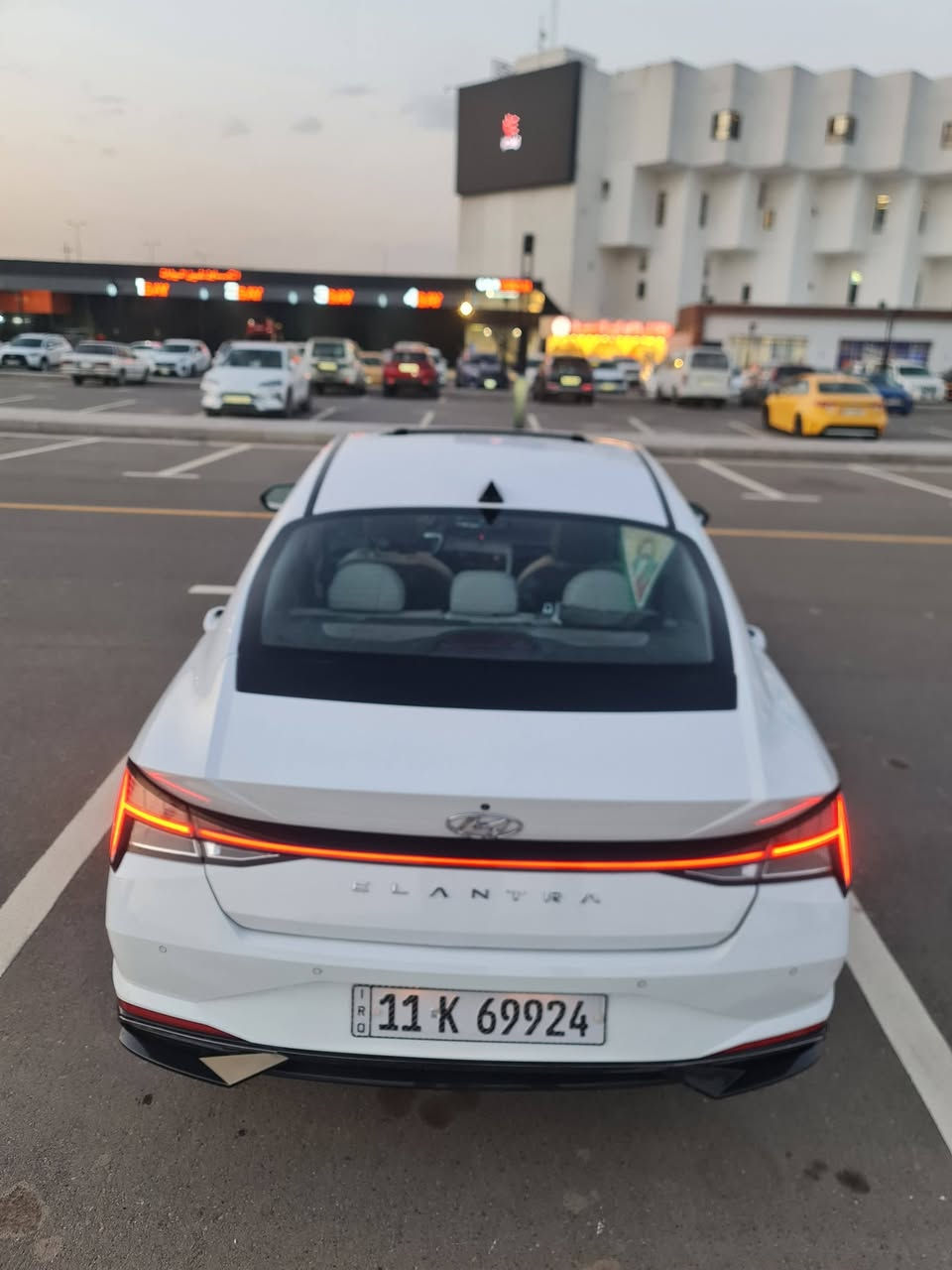 2023 HYUNDAI ELANTRA HYBRID LIMITED
#هونداي #النترا 23 #هايبرد لمتد فول مواصفات اللون آبيض / بدون ايرباك بجم كبس .
الحادث / جنطه 

وارد امريكي رقم بغداد انكليزي جديد باسمي تحويل ثاني يوم

مواصفات امريكية 🇺🇸 
. فتحه سقف سلايد روف  
. بصمه 
. شاشة متصلة كبيرة ديجيتال 
• الممشى // ٤٦ m 
. بصمه أبواب دخول ذكي مع ترحيب 
. وضعيات القيادة 5 آنظمه 
[[ اوتوماتيك ١ سبورت ٢ نورمال ٣ ايكو ٤ اس سبورت ٥ عادي ]] 
. تشغيل عن بعد 
. كشنات تدفئة & تبريد 
. خزن كشنات 
. رادارات امامية قيادة ذاتية والحفاظ على المسار
. رادارات جانبية نقط عمياء
. رادارات خلفية تنبيه عبور + بريك ذاتي
. لدات نهارية امامية أشارت مري 
. بك لايت خلفي لد شمعة
. مقعد السائق كهرباء + مساج
. سستم صوت Bose
. كشنات جلد كريمي مطعم كابوي 

هاتف ، واتساب / ***********
