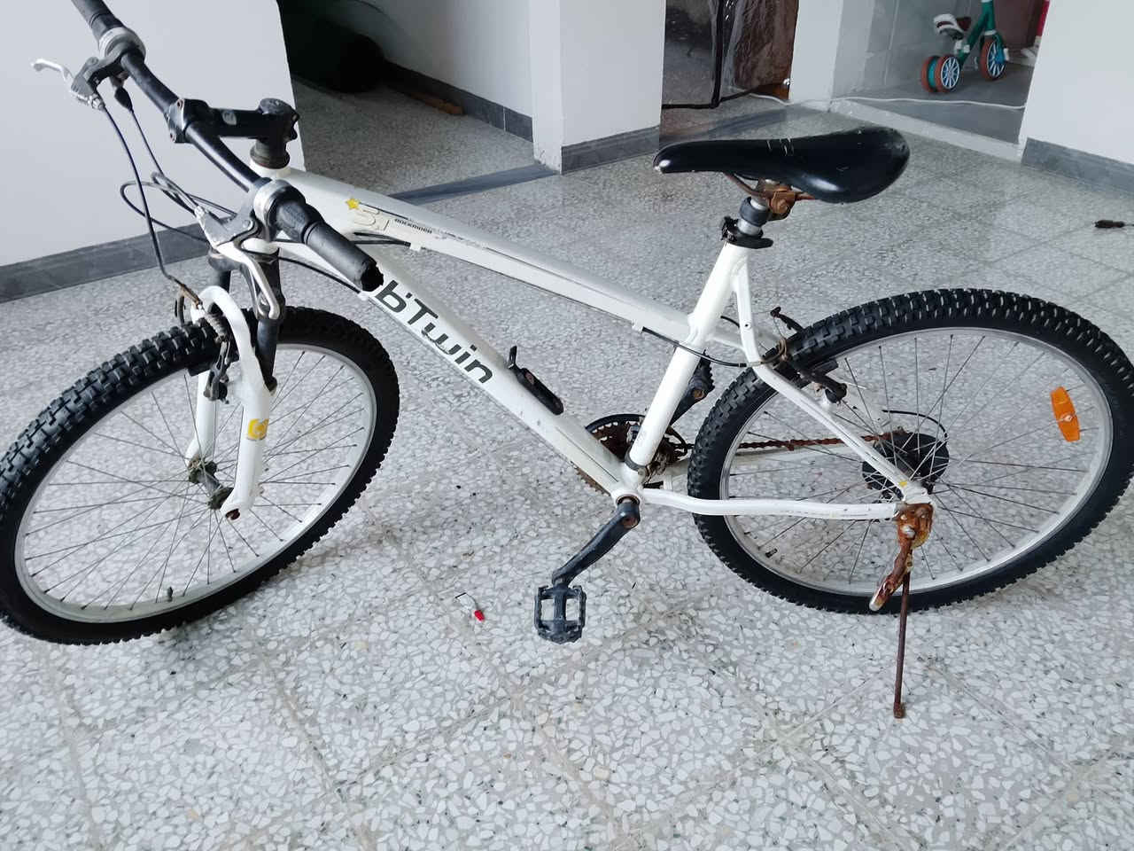 بايسكل للبيع مكان موصل السعر 100 أو بي مجال اتصال على رقم او عل خاص ***********
