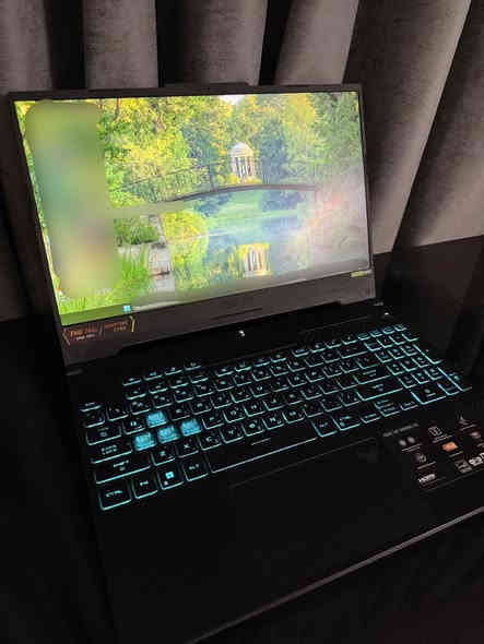 لابتوب ASUS TUF Gaming F15

المواصفات:
 • المعالج: Intel Core i7-13620H من الجيل الثالث عشر13.
 • الذاكرة: 32 جيجابايت RAM.
 • التخزين: 1.5 تيرابايت، يشمل 1 تيرابايت SSD خارجي.
 • بطاقة الرسوميات: NVIDIA GeForce RTX 4060 (لابتوب GPU).
 • بطاقة الرسوميات المدمجة: Intel UHD Graphics بذاكرة 16 جيجابايت.
 • مزايا إضافية: لوحة مفاتيح بإضاءة RGB، بطارية بقدرة 90 واط في الساعة، يدعم الشحن السريع

السعر خاص لمن يهمه الامر
‏***********
