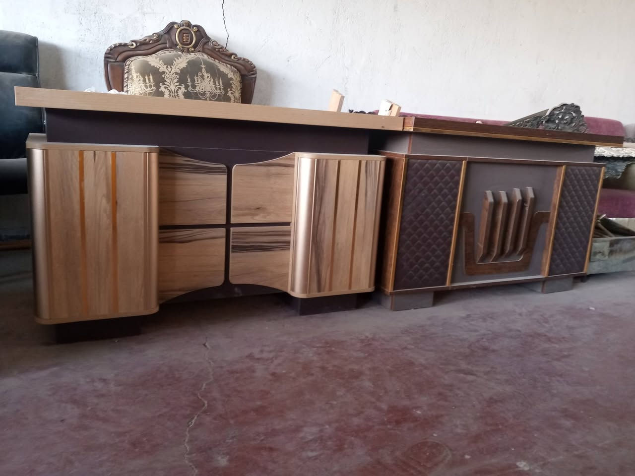 ميز مكتب خشب نضيف كلش لبيع الاستفسار ***********
