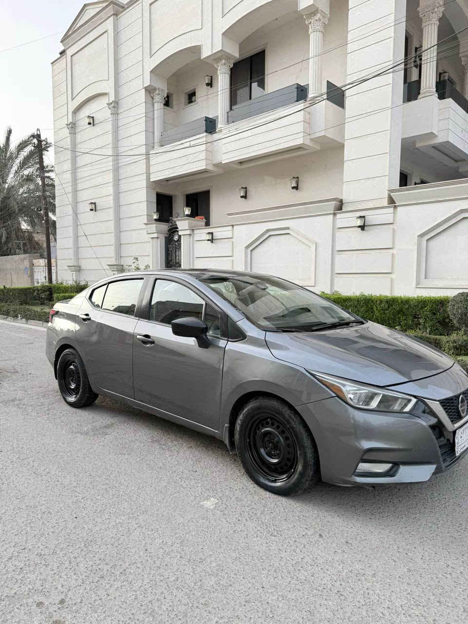 السلام عليكم 
نيسان ڤيرسا
موديل 2021 
معوقين 
امريكي  
حادث بنيد وجاملغ 
مواصفات عاديه 
بصمه تشغيل
تحكم مقود جهتين 
٣ انضمه قياده
السعر 117 ورقه وبيها مجال بسيط حك الجيه فقط 
بغداد (بغداد جديده)
للتواصل *********** بغداد, العراق
