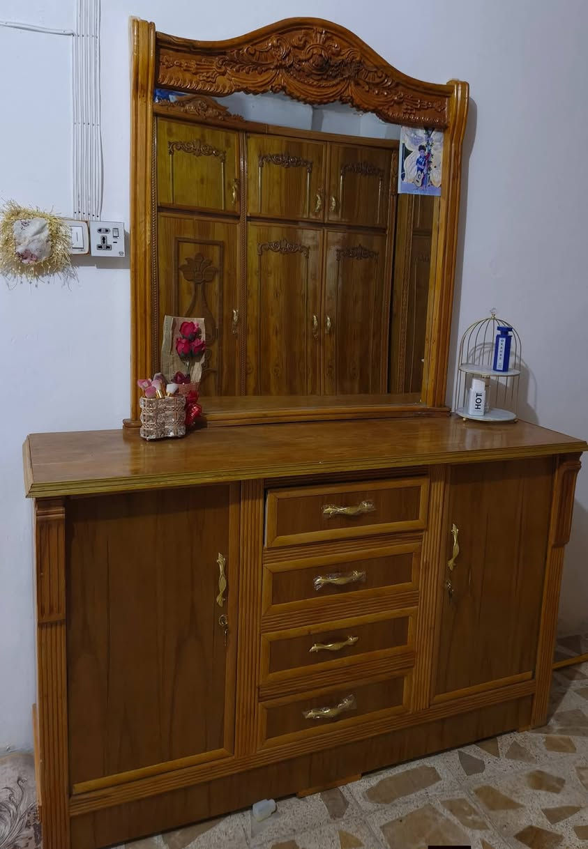 السلام عليكم غرفه للبيع استعمال قليل ***********  مليون و700 وبيها مجال
