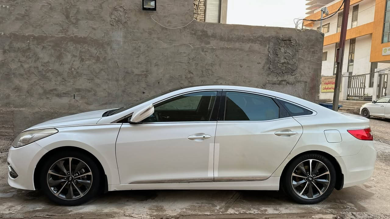 هيونداي أزيرا 
محرك حجم V6 3000
وارد خليجي بيها صبغ هلال جاملغ وباب خلفي مبخبر بدون دواخل
الون ابيض صدفي
فول 1/1
بصمه ابواب
ويل كروم 18 تخم تاير جديد
بانوراما سلايد طكتين
نخم تاير جديد
محرك وكير كفاله
تبريد قطعتين ثلج
ثلاجه بالجكمجه
تحكم ستيرن جهتين
كروز سرعه
نضام ترحيب
حساسات امامي خلفي
مري شفط
اشاير بالمري
كشن السائق والصدر كهربائي
كشنات جلد داخل قرميدي
شاشه اعطال
بردات خلفيه كهرباء بلاد
بجم كله زنون عالي ناصي وبلاجكترات
بجم محدث كامل 17
رقم بغداد
السعر 112 وبيها مجال
مكاني بغداد 
التواصل ***********
