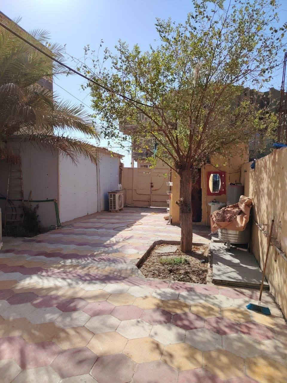 بيت طابو صرف منطقه خنيطله الجديده حي الزهراء مساحه 300 متر
البيت طابق واحد يحتوي على غرفتين وحده منهم نضام سويت  وصاله وديوانيه واستقبال  وصحيات داخليه وخارجيه وطارمه كبيره لدار كراج سياره وحديقه 
م / الدار يحتوي على محل حلويات 
السعر 225 
للإستفسار مراجعه مكتب خالد الشريفي للعقار 
العنوان ذي قار _ سوق الشيوخ  _ قرب مطعم صمد 
او الاتصال عبر الأرقام التاليه 
*********** خالد الشريفي 
*********** مهدي عماد
