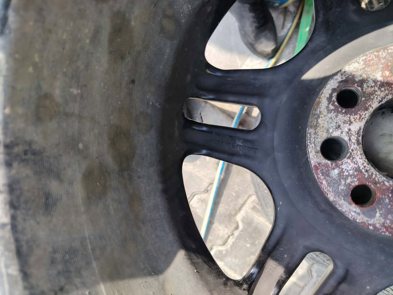 ويل للبيع قياس ١٦ كلش نظيف سعره ٣٥٠ الف تايرات نظيف حل ***********
