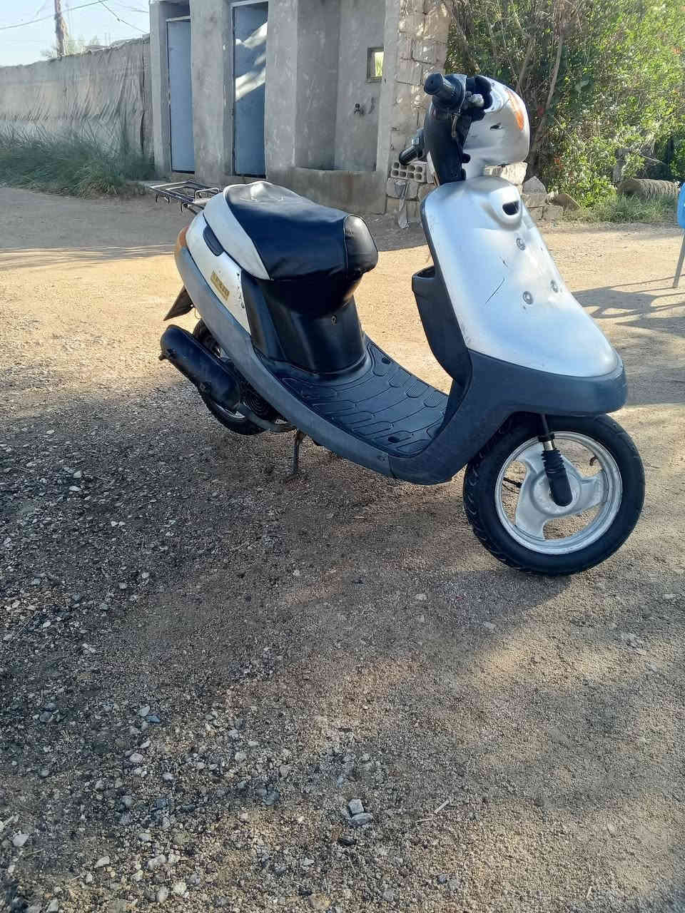 السلام عليكم دراجه بطه للبيع مكينه مفتوحه مره وحده وناعمه شاصي مكفول دراجه جديده كهربائيات شغاله عوزه فقط باتري مكاني سياحي قرب بانزين خانه جوهره كربلاء السعر 275  للاتصال ***********
