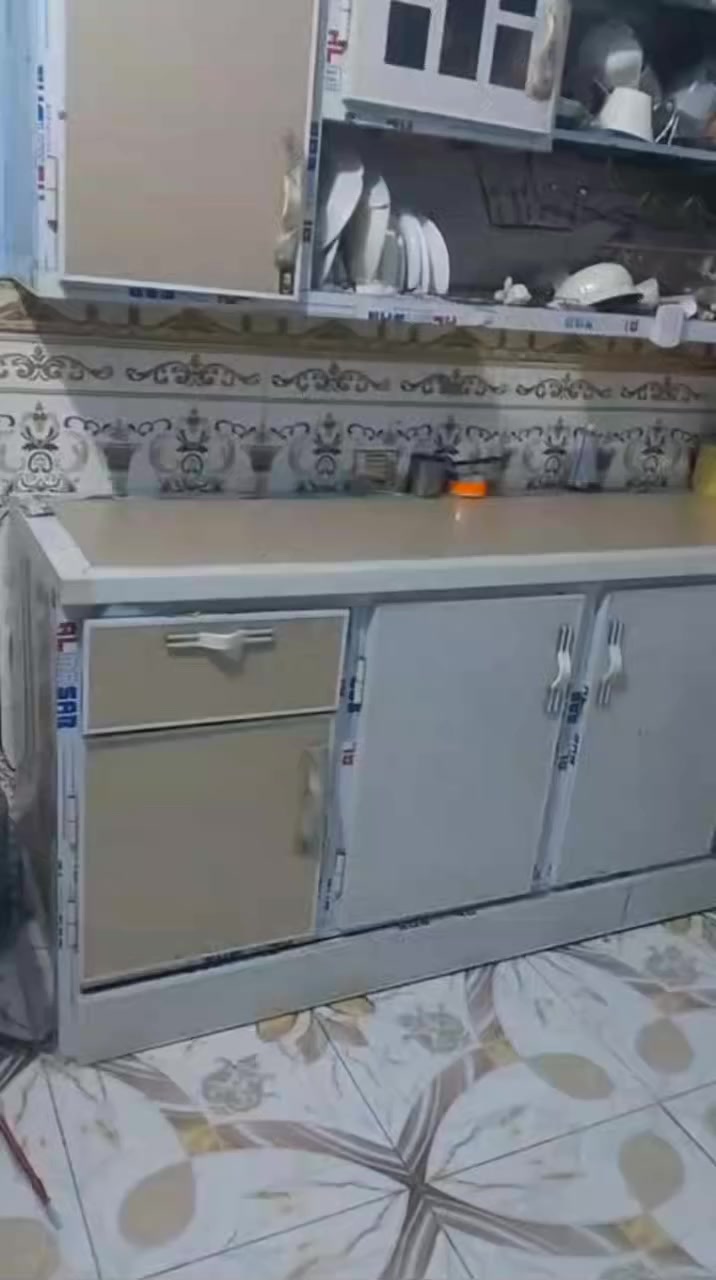 بيت ورة بيوت شارع الميثاق بلعبرة مال عينه غرفتين وهول وصحيات ومطبخ وترك ورة البيت كله سراميك جداري وارضي ماعلينه لاشيله كله سراميك جداري وارضي ونضيف مرتب ولاكص الله شاهد محتاج واريد ابيع السعر 9 وبي مجال واتساب ***********7
