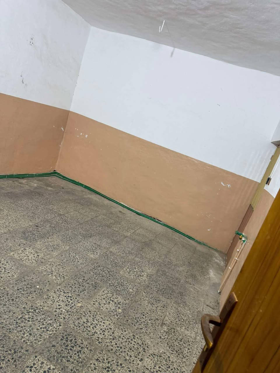 #للرهن
بيت 200 متر طابو صرف
حي ميسان قطاع 22 .. قرب شارع البوريات

يحتوي على
غرفة وصالة واستقبال ومطبخ ومكشوفة
وصحيات داخلية وخارجية وطارمة وحديقة

#سعر_الرهن 40 قفل : لمدة سنة وقابل للتجديد

للاستفسار *********** مكتب القلعة بحي ميسان
