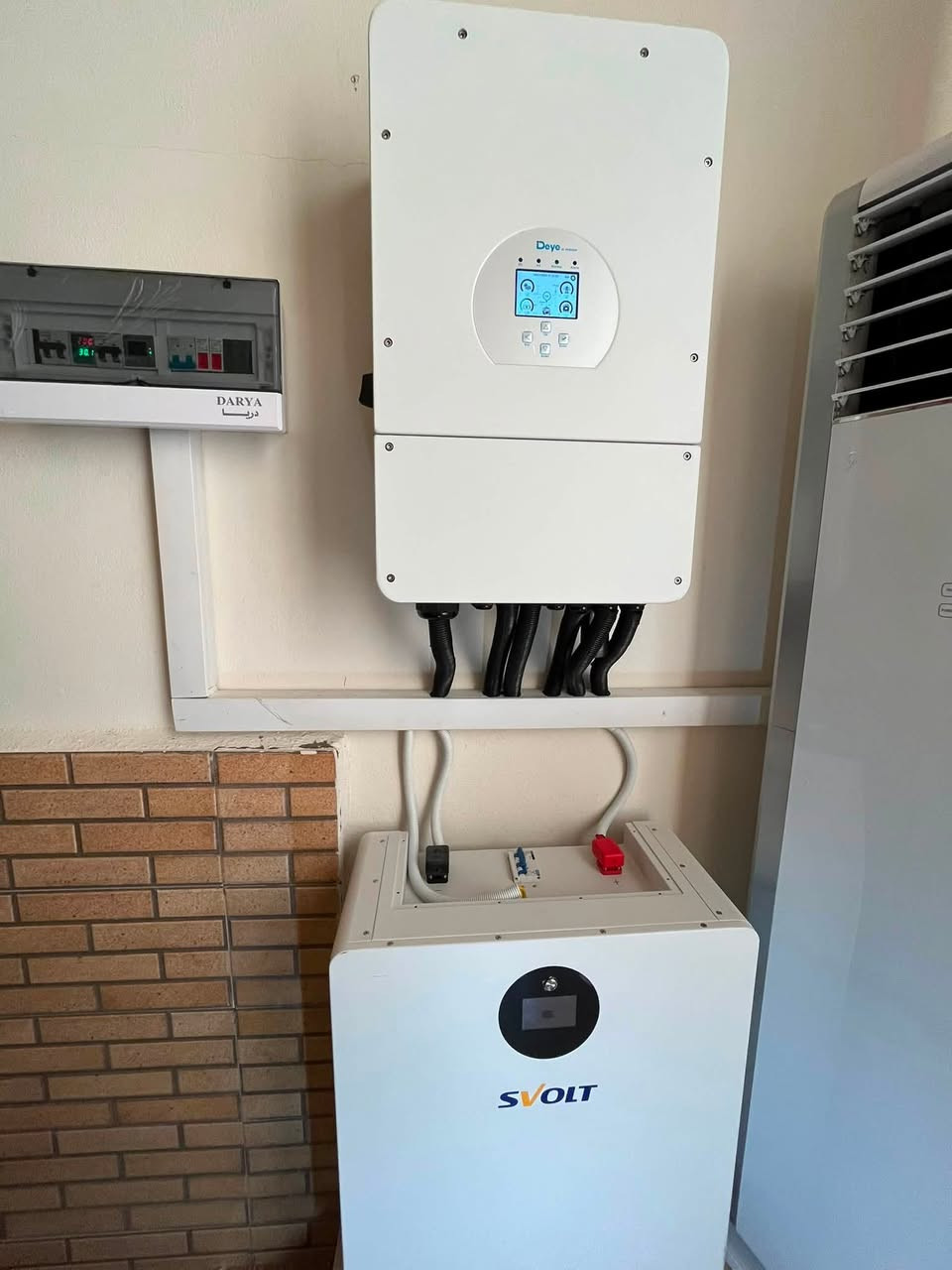 ☀️ إنجاز جديد من Solar Home ☀️

تم بحمد الله إنجاز وتنصيب منظومة طاقة شمسية متكاملة في خانقين – أركوازي.

🔹 المواصفات:

* ⚡ انفرتر Deye Hybrid 12kW
* 🔋 بطارية Svolt 16kWh
* ☀️ 10 ألواح Longi Hi-MO X10 بقدرة 650W لكل لوح

💡 قدرة المنظومة:
25 أمبير نهاري | 15 أمبير ليلي

نقدم حلولاً هندسية احترافية تضمن أعلى كفاءة، أمان، وعمر تشغيلي طويل.

📞 للاستفسار والحجز:
المهندس أسامة مظفر
***********

📍 خانقين – شارع البريد – قرب بهشتي شار – مجاور ستديو روتانا.

#Solar_Home #طاقة_شمسية #خانقين #Deye #Svolt #LONGi #طاقة_متجددة
