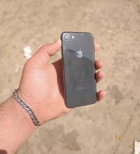 آيفون ٨ • ذاكرة ٦٤ • بطارية ٧٩٪
