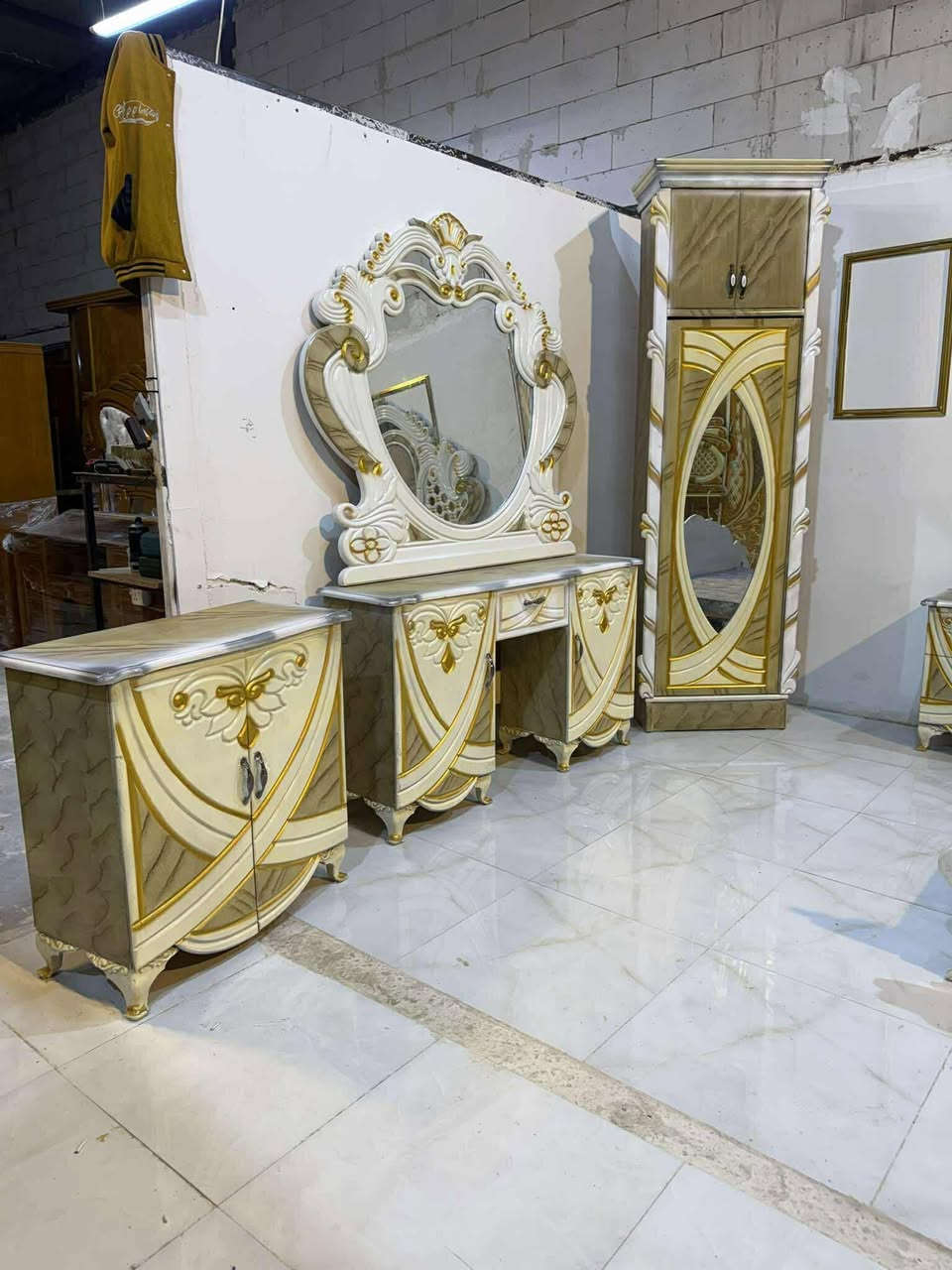 غرفه صاج مرمي داخل خارج صاج
السعر  ٨٥٠ بيهة مجال ***********🌸 
شد نقل داخل بغداد مجاني محافظات بكروة
نضافه ٩٠
٨ قطع
غرفه تخبل كيوت
