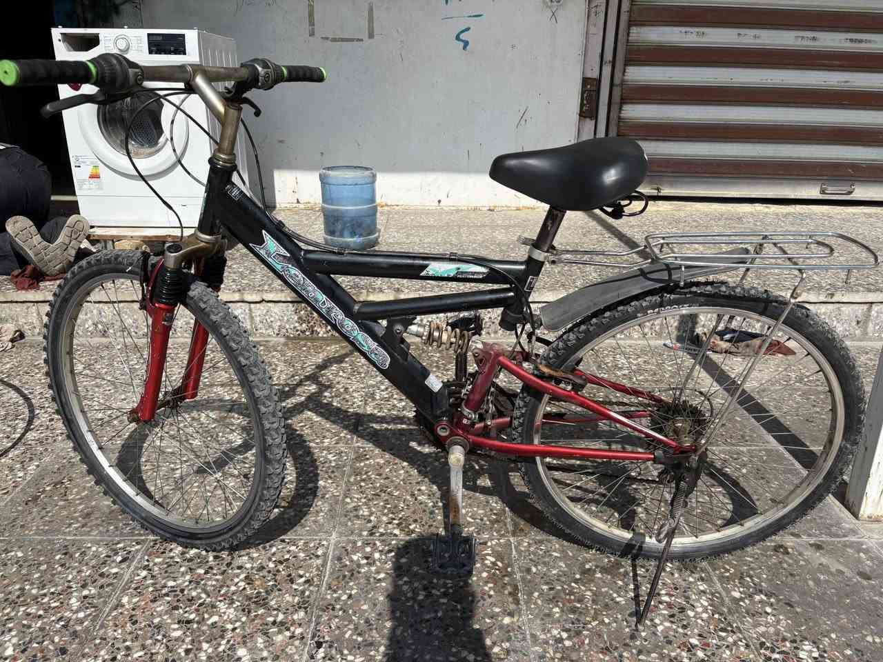 ‏سلام عليكم باي سيكل حجم 26 نظافة70 سعر الباس كل 85 وبي مجال***********￼￼ العنوان بغداد البلديات ￼
