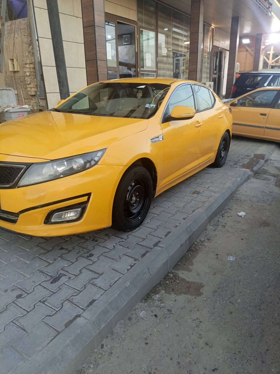 السلام عليكم اوبتيما موديل ١١ وارد كوري بيع او مراوس  سياره مكينه 2000دوش جديده  كير ٥نمر تبريد ثلج حداديه جديده تخم تاير جديد مصفره هيئه وغرامات بأسمي سنوية ل2030 رقم دولي سياره مكفوله من الضربه القوية وتبديل بيها دحجات بصيطه  سياره جاهزة من كلشي *********** سعرها ٨٩ وبيها مجال قليل شراي بي خير ويدلل (والمو شراي لا يعلق ويكسر بحلال ناس مكان سياره سماوه)
