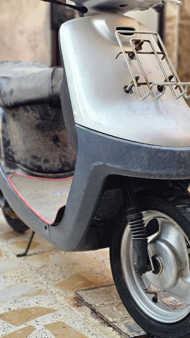 السلام عليكم دراجه زعره للبيع 60 مكفوله دراجه نظيفه اي نقص مابيه وغراضه كله اصلي لايت اصلي اشاير اصلي صفاحيات او ترايش اصلي خشم اصلي تايرات نظاف شرط الدراجه سلف هندر بأي وقت دراجه مال جناي البيع لعدم التفرغ الدراجه ناعمه واي صوت مابيه وكل خلل مابيه جاهزه من كلشي فقط بيه شخوط بالخشم وبالصفاحيات كما موظح بالصوره من اخذته هيج بيه وظايفله قبق هندر رياضي نيكل وكفرات اصلي وبيه فقط الكفر الامامي مرشوش كلير طبقه حمايه من اليابان وشايلن الزكات بس هوه اصلي اني فاتح الكفر وشايفه حبايب الشراي يتصل‎0787 546 2646 وخادم مكاني ديوانيه مركز حي الفرات السعر ب 550 وبيه مجال الي ماعنده ياخذه بلاش ترا غاسله قبل فتره وعايفه بالبيت لعدم التفرغ بالشغل
