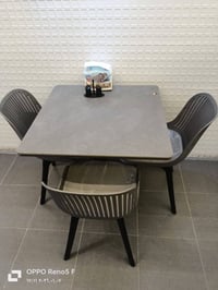 اغراض مطعم للبيع  استخدام قليل صار ٤ اشهر  نظافة الاغراض ممتازة والصور...