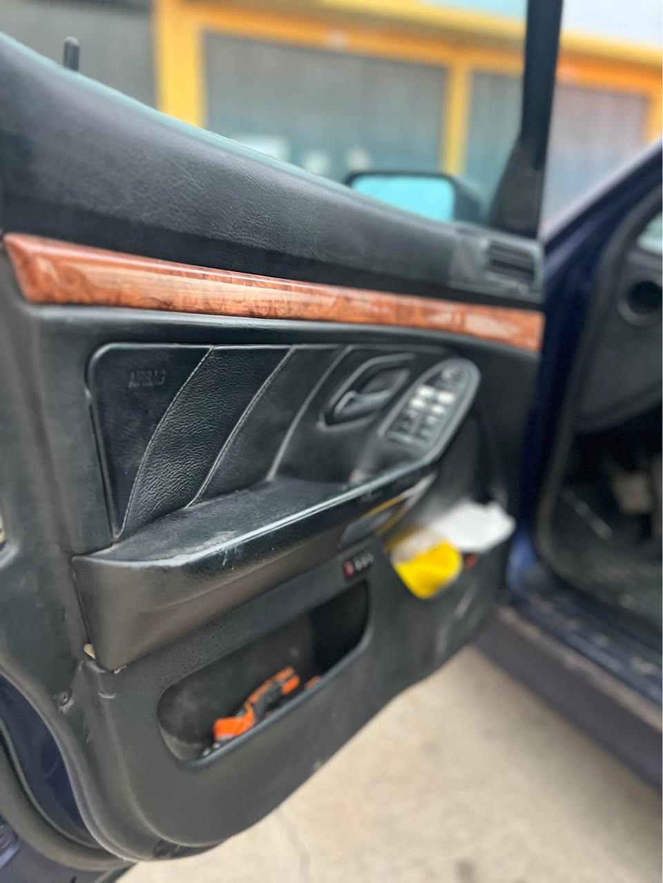 صقر موديل ١٩٩٩
مكينه ٥٢٨
كوشن جلد و هيتر + خه زن + كاره باى
گئرو مكينه شرت ***********
منفيست عصلي شرتى غورامه 
٢٠٢١ يا داخل بوى
١٥٠ دولار غورامه يئل سه ر
سينگو بشت ايم
هيته ر و ته بريد سه ر سويجى
صعر ٥٠ و مجال
دهوك
0750 3570637 دهوك, العراق
