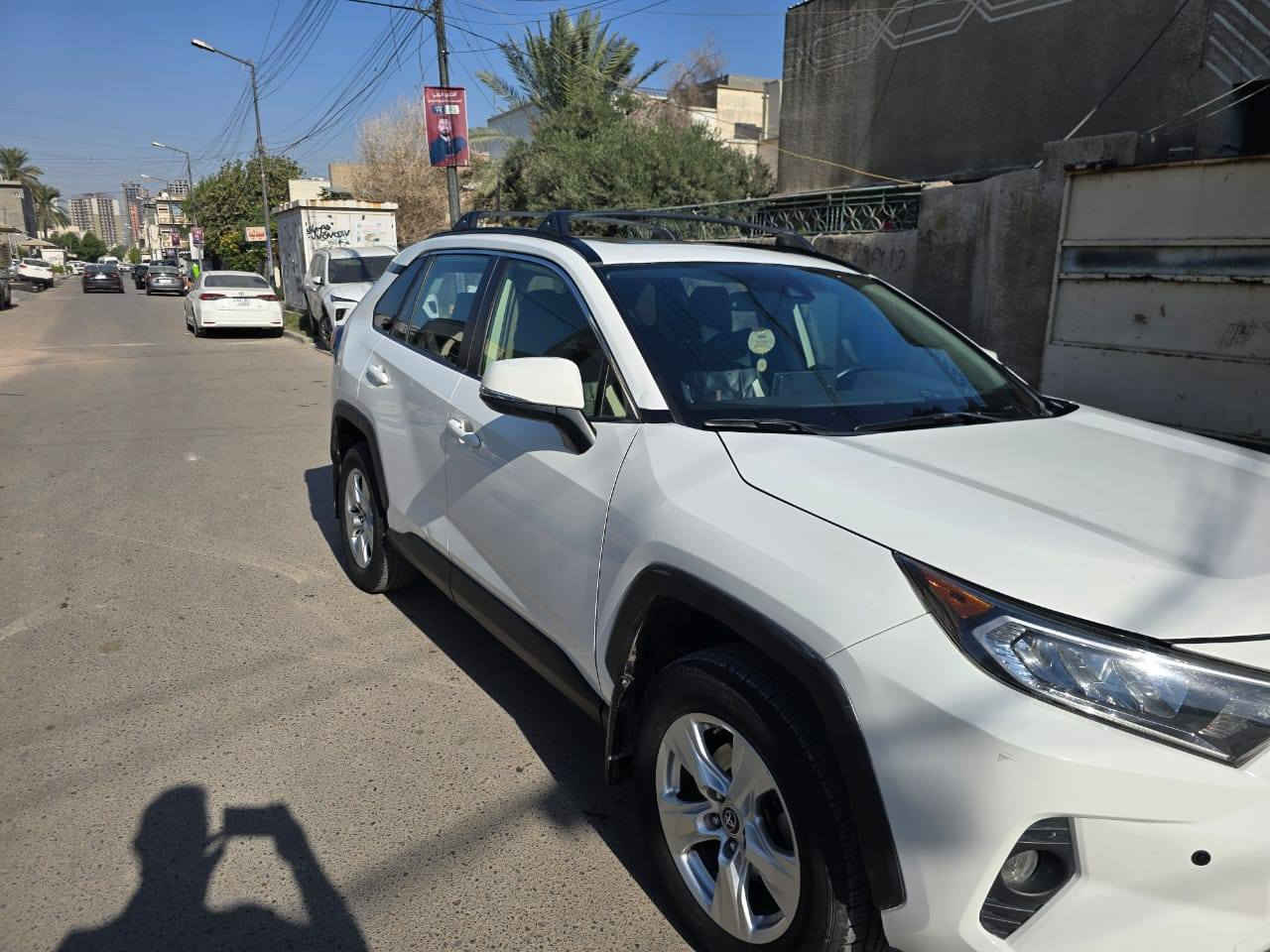 بسم الله الرحمن الرحيم
للبيع راف فور ٢٠١٩ فول مواصفات xle 
_رقم بغداد باسمي تحويل مباشر
 السياره مكفوله على البلاد.

_لسياره وارد ياباني يعني مكتوب بالبدنه صنع في اليابان
Made in japan
وهذه الوارد نادر يجي بالسيارات الامريكي
اغلبه يجي وارد امريكي صنع في امريكا او كندا.
السياره بانزين
_مواصفات السياره كالاتي:-
((- بصمة تشغيل - فتحة سقف سلايد روف - وضعيات قيادة متعدده - جنطة كهرباء - تبريد قطعتين - رادار جانبي وامامي- تحديد مسار- قيادة ذاتية- سايد بريد بصمه- محرك ٤ سلندر فئه ٢٥٠٠- ايكو ونظام وقود اقتصادي- شاشه دشبول- كشنات كهرباء السايق- كشنات تدفئه تبريد- تحكم ستيرن- ويل كب ))

_  السياؤة ماشيه ٥٩ الف ميل فقط...
_سعر السياره ٢٢٠ ورقه وبيها مجال 
للتواصل ***********
_ مكان السياره بغداد منطقة المنصور
