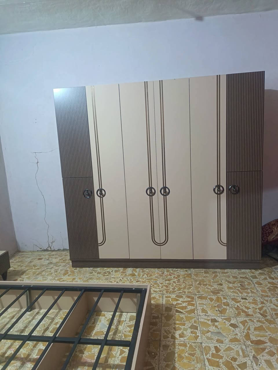 سلام عليكم غرفه تركي 5قطع جديده ما متسعمله سعر 500وبيهه مجال قليل رقم الهاتف *********** مكان كوفه عباسيه
