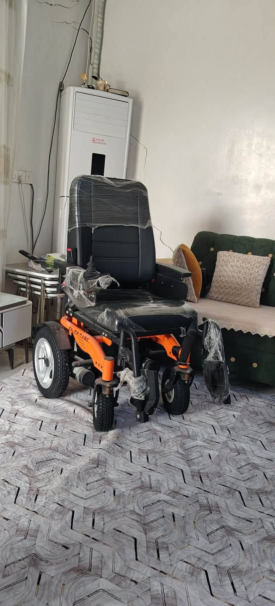 كرسي معوق ما مستعمل ابد بالباكيت سعره ٤٥٠الف استفسار***********او***********
