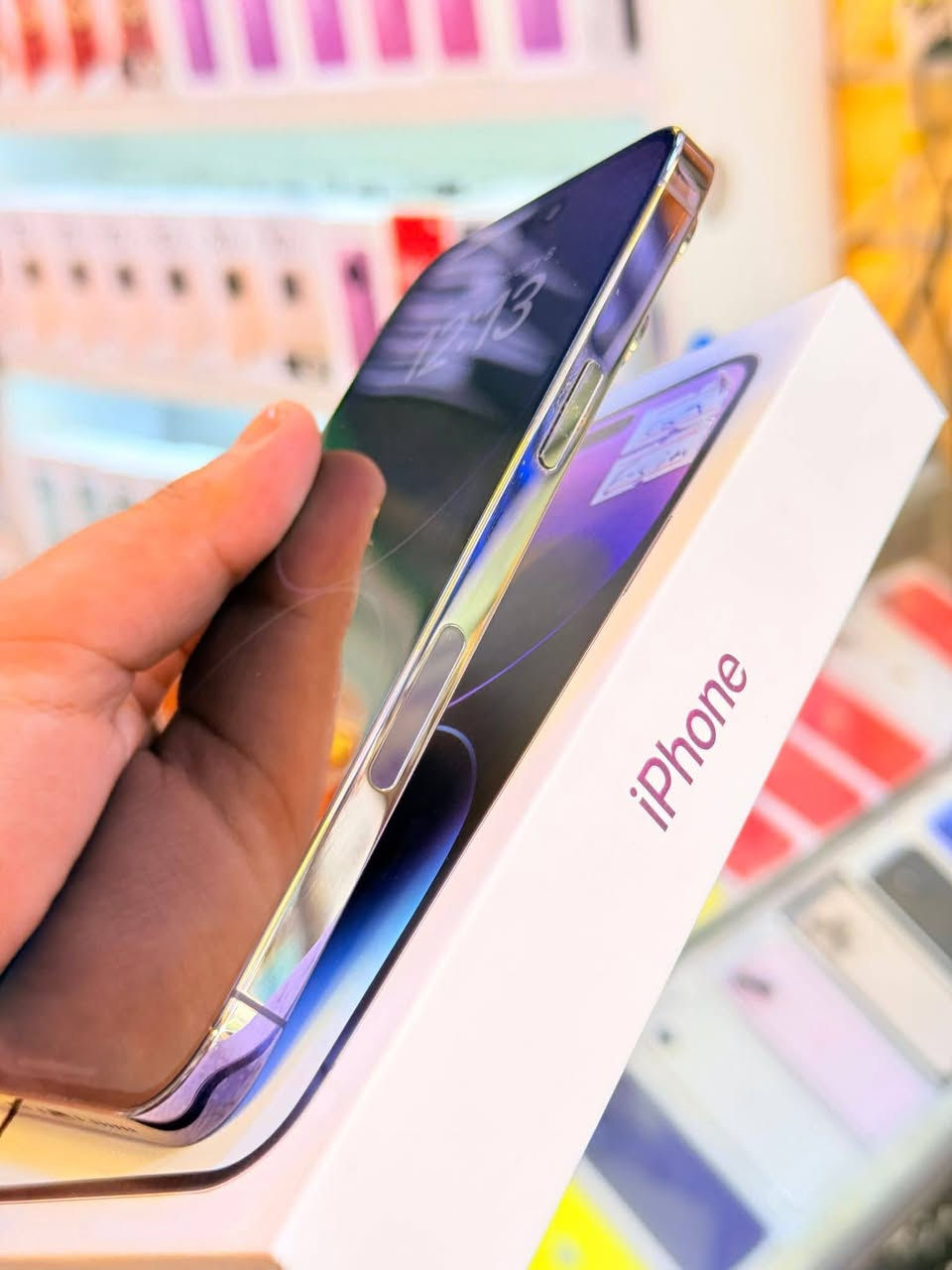 ايفون 14 برو ماكس 
جهاز نضيف جداا 
نموذج m
بطاريه 79 
ذاكره 256 
مستبدل شاشاه 
جهاز شرق اوسط 
AA/A
جهاز مكفول من كلشي 
شاشاه تلث خيارات فيس ايدي شغال 
اتصال او خاص 
*********** 
مكاني حله 
سعر 600 وجهاز مو سعره والله 
او مراوس
