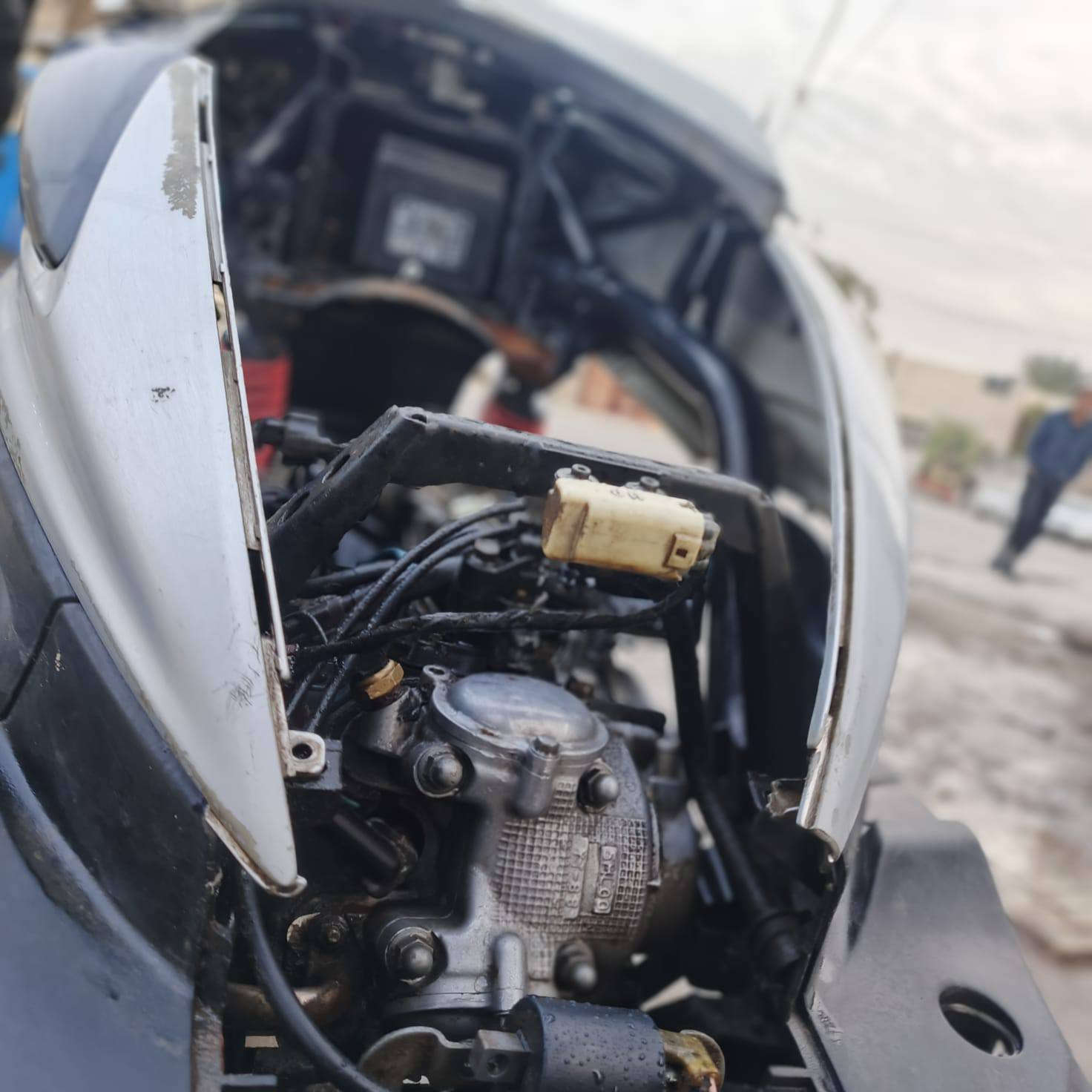 سلام عليكم دراجه سكنس فحل  كوم حديد شغاله نكره 
دراجه حلوه ومشيهه هم حلو كلج جديد امامي نقص كفرات واشر مال فيلس ينضح دهن والسلف طافي بي قطع او عاطل ماعرف دارجه حلوه ومناسبهه 300 وبيهه مجال ***********
