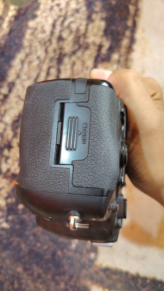 نيكون 750 فول فريم للبيع نظيفه كلش شخط ما بيهه

***********
