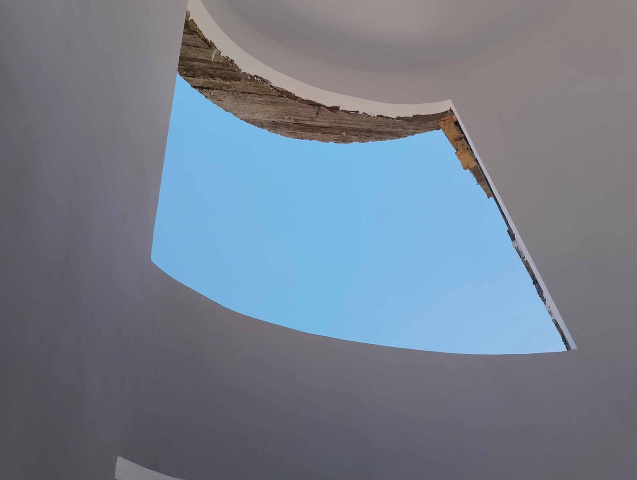 السلام عليكم كادر لبخ جص من الموصل_شغل درجة اولى  شغل على مساطر وحسب الطلب شغل نضيف ومرتب شغلنا مستمر بل شرقاط البيت يطول 3 ايام من يرغب بل عمل الاتصال على رقم ***********و ***********خاص مفتوح
