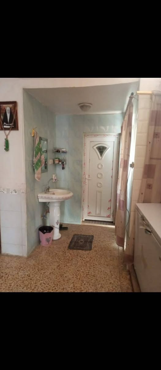 السلام عليكم بيت بزين القوس شارع المله موقع مميز على ساحة مساحة 140 واجهة 7 ونزال 20
للاستفسار:***********
