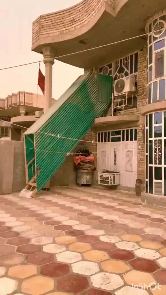 البيت للبيع
العنوان بغداد النهروان 
الستفسار عل رقم ***********
