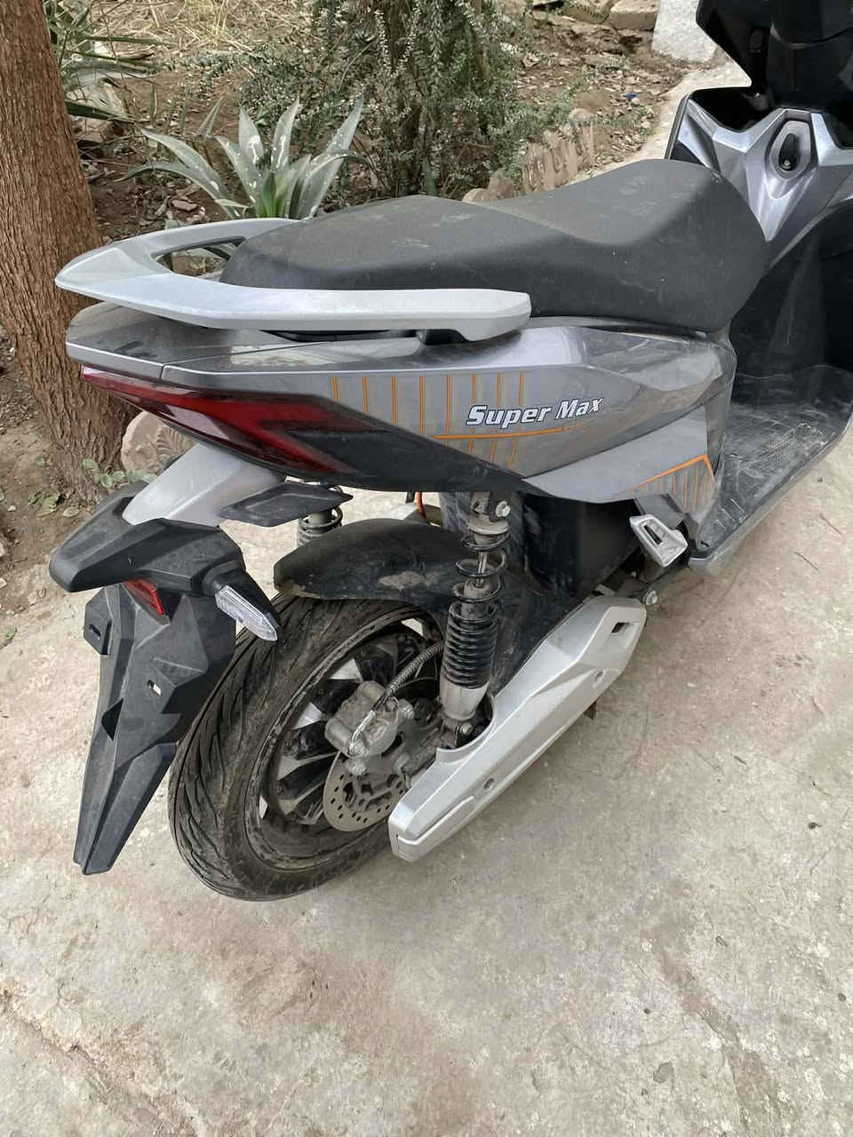 السلام عليكم دراجة شحن للبيع نظيفة مكاني الشعلة جكوك *********** مراسلة
