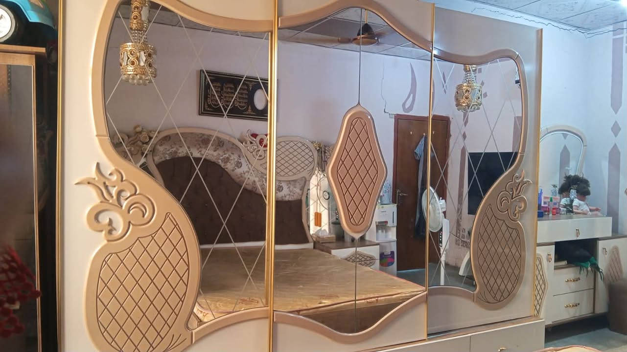 سلام عليكم للبيع غرفة تركية درجة اولى ضخمة ونوع الثقيل  مو سوكي تعبان يعني
السعر مليون وربع وبيهة مجال 
مكاني شهربان 
***********
