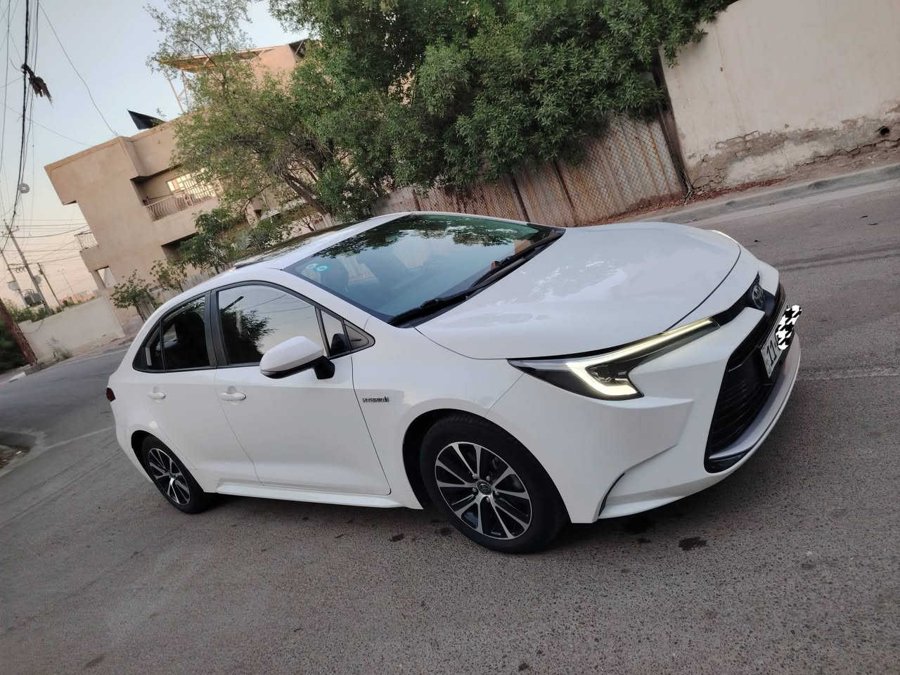 كورلا 2024 هايبرد شكل الامريكي...ليفن..
كفاله من الصبغ والتبديل والبارد والفتح... 
ماشيه 17 الف.. تراي مال زيرو
فووول موصفات عده الكشن مخمل..
بصمه..
فتحة سلايد..
ويل كب..طبعآ تايرات الشركه بيه.. 
شاشه وكامره خلفيه..
البجم لد.. للامانه سياره جديده بيه رصعه كد ابهام الاصبع بدون شخط ملاعب بيه.. بل داير مال الجاملغ الخلفي ولا مبينه صغيره باقس السياره كفاله.. 
مكاني بغداد الكرخ حي الاعلام..***********.. 
للبيع السعر ب 147 سياره جديده وين بعجبك تعال افحص وباسمي..

