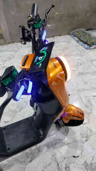 السلام عليكم دراجة كهربائية R9 للبيع شرط نظافة ١٠٠٪ بالچيس إذا مو بالچيس لا تاخذها محتاج واريد أبيعها 
للتواصل / ***********
