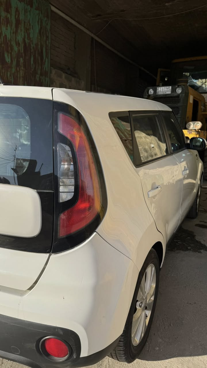 سلام عليكم صول للبيع2018ابيض رقم أربيل سنويه ساقطه تريد تحويل تريد وكاله بأسم الشركة بعدها مكينه 2000GDiوكير خير من الله  هم ترايك وين ميعجبك بيه ضربتها جاملغ ايسر  خلفي وامامي وبنيد 
 ابيعلك صبغ عام حداديه جديده وباتري وتخم تاير ربع مذب عليها بس دهن وبانزين قبل فترا بولشتها تحكمات ستيرن تدفئه تبريد ثلج حماوه ثابته جوه النص 
السعر 105وبيها مجال بسيط 
الأستفسار ***********
