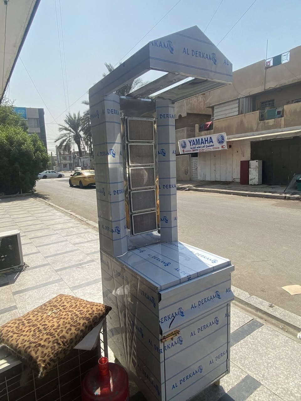 سلام عليكم
شواية شاورما مستعمل 3 اشهر 
خمس عيون 
رقم الوتساب ***********
