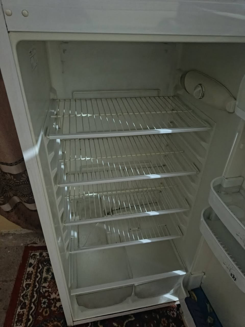 السلام عليكم ثلاجة للبيع 16قدم جديدة بمعنة الكلمة شرط التجميد سعرها 200وبيها مجال تفاصيل اكثر اتصل/*********** مومتواجد عل فيس
